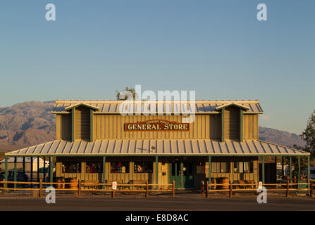 Il magazzino generale nella luce del mattino, tubo da stufa di pozzi, Parco Nazionale della Valle della Morte, CALIFORNIA, STATI UNITI D'AMERICA Foto Stock