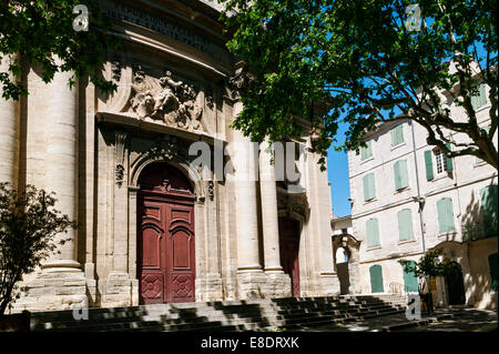 La cattedrale di Notre Dame des Pommiers,Beaucaire,Gard,Languedoc Roussillon, Francia Foto Stock