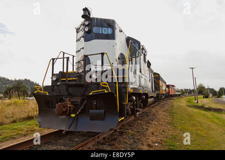 Treno parcheggiato fino a Garibaldi Tillamook County Oregon USA Foto Stock