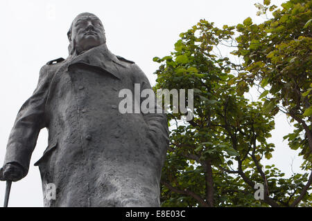 Sir Winston Churchill statua a Londra in Inghilterra - Immagine di stock Foto Stock