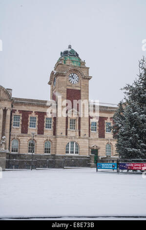 Neve neve neve Blizzard nel centro di Barry 1st Gennaio 2012 PHILLIP ROBERTS Foto Stock