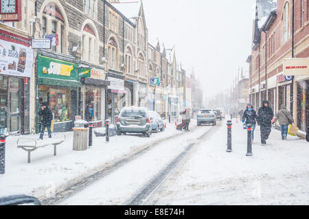 Neve neve neve Blizzard nel centro di Barry 1st Gennaio 2012 PHILLIP ROBERTS Foto Stock