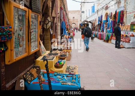 Vista orizzontale lungo la Rue de la Skala a Essaouira. Foto Stock