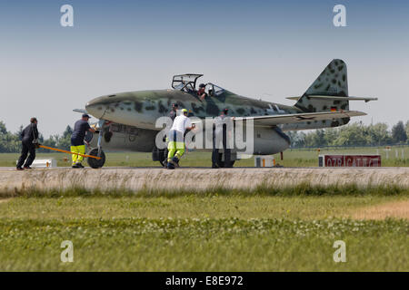 Schoenefeld, Germania, ILA 2014, preparazioni per un air show di aerei da combattimento Me 262 Foto Stock