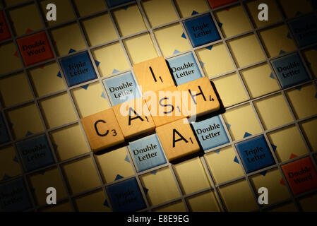 Scheda di Scrabble con le parole Cash ISA Foto Stock