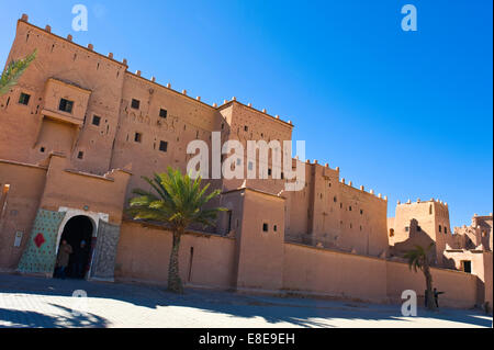 Vista orizzontale della parte esterna di Taourirt Kasbah di Ouarzazate. Foto Stock