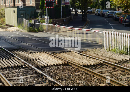 Il passaggio a livello Ashley Road in Hale Greater Manchester REGNO UNITO Foto Stock