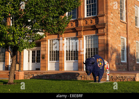 SALT LAKE CITY - luglio 19,2013 - Dipinti statua della Buffalo di fronte la Sala del Consiglio basandosi sulla luglio 19, Salt Lake City, Utah Foto Stock