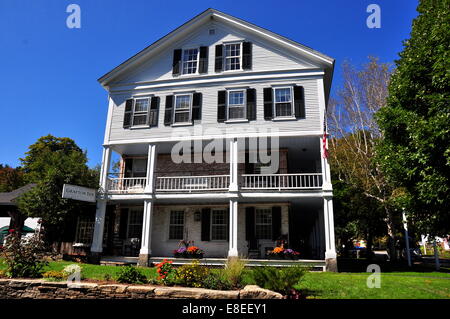 Grafton, Vermont: la storica 1801 Vecchio Grafton Inn con portici e la veranda * Foto Stock