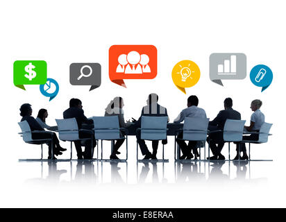 Sagome di Business persone per discutere il lavoro di squadra Foto Stock