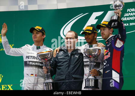 Lewis Hamilton, GBR, Team Mercedes-AMG-Petronas di Formula Uno, vincitore della gara con Nico Rosberg, runner up e Sebastian Vettel, GER, RedBull Racing,3 posto - Infiniti del Team Red Bull Racing, Suzuka, in Giappone, 05.10.2014, Formula una gara di F1, podio, Giappone Grand Prix, Grosser Preis, GP du Japon, Motorsport, foto di: Sho TAMURA/AFLO SPORT - GERMANIA Foto Stock