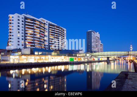 Il centro di Columbus Bremerhaven shopping mall, office e gli edifici residenziali, Alter Hafen, Bremerhaven, Brema, Germania Foto Stock