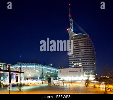 Casa Clima Bremerhaven 8° Est, Atlantic Hotel Sail City, area di sviluppo di Havenwelten, Alter Hafen, Bremerhaven, Brema Foto Stock