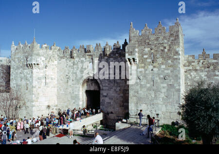 Mercato delle pulci a porta di Damasco, Gerusalemme, Israele. Foto Stock