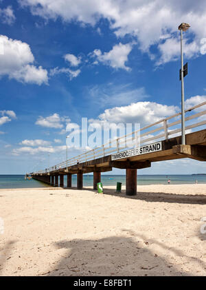 Il molo di Timmendorfer Strand presso il Mar Baltico Foto Stock