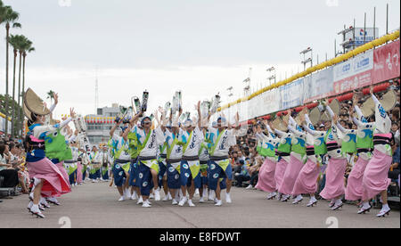 L'Awa odori ( Awa Dance Festival ) si è tenuto dal 12 al 15 agosto a Tokushima città su Shikoku Giappone Foto Stock