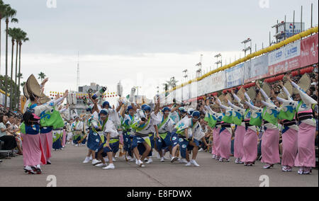 L'Awa odori ( Awa Dance Festival ) si è tenuto dal 12 al 15 agosto a Tokushima città su Shikoku Giappone Foto Stock