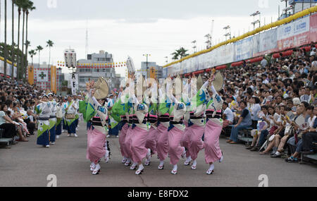 L'Awa odori ( Awa Dance Festival ) si è tenuto dal 12 al 15 agosto a Tokushima città su Shikoku Giappone Foto Stock