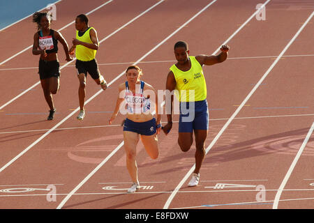 Libby Clegg (SCO) vince la medaglia d'oro - donna 100m T11/12 finale. Atletica leggera - Hampden Park - Glasgow - Regno Unito - 28/07/2014 - Commonw Foto Stock