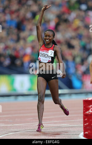 La misericordia Cherono (KEN) Gold Medal celebra - Donne 5000m finale. Atletica - Hampden Park - Glasgow - REGNO UNITO - 02/08/2014 - Commonwe Foto Stock