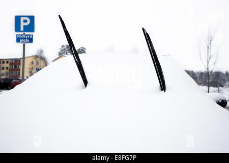 Auto tergicristalli inserimenti attraverso la neve, Svezia Foto Stock