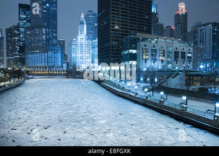 Skyline di Chicago in inverno, Illinois, Stati Uniti Foto Stock
