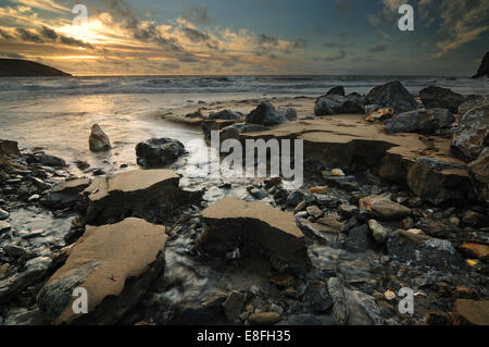 Irlanda, Munster, nella contea di Cork, tramonto sul mare Foto Stock