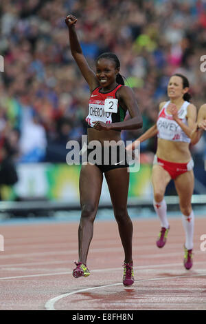 La misericordia Cherono (KEN) Gold Medal celebra - Donne 5000m finale. Atletica - Hampden Park - Glasgow - REGNO UNITO - 02/08/2014 - Commonwe Foto Stock