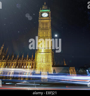 Big ben di notte con sentieri leggeri, Londra, Inghilterra, Regno Unito Foto Stock