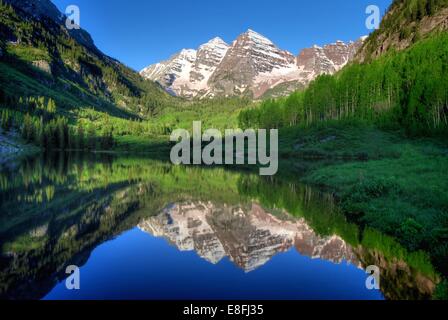 Stati Uniti d'America, Colorado, Aspen, Maroon Bells in mattinata Foto Stock