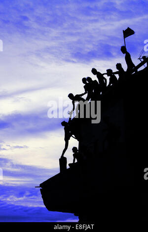 Indonesia Jakarta Special Capital Region, Penjaringan, Maritim Raya, il lavoro di squadra in salita Sunda Kelapa Foto Stock