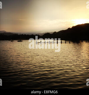 Regno Unito, Lake District inglese, Tramonto sul lago di Windermere Foto Stock