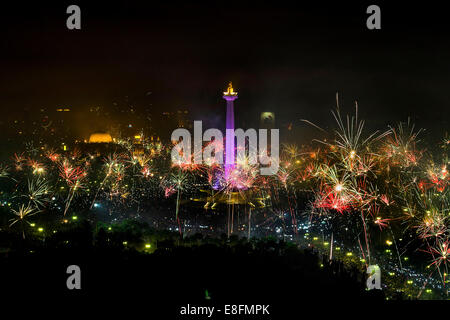 Indonesia Jakarta, fuochi d'artificio frenzy Foto Stock