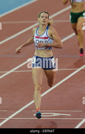 Eilidh bambino (SCO) vince la medaglia d argento e celebra - Womens 400m Ostacoli Finale. Atletica - Hampden Park - Glasgow - Regno Unito - 3 Foto Stock