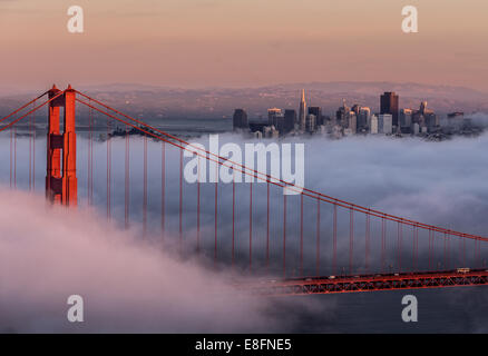 Paesaggio urbano e Golden Gate Bridge, San Francisco, California, Stati Uniti Foto Stock