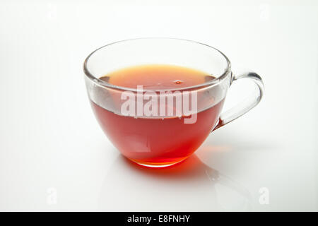 Tazza di tè in una tazza da tè di vetro trasparente Foto Stock