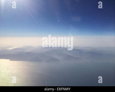 Vista aerea della gamma della montagna di prima mattina la luce Foto Stock