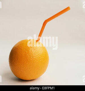 Arancione con paglia Foto Stock