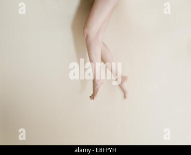 Sezione bassa della giovane donna per le gambe Foto Stock