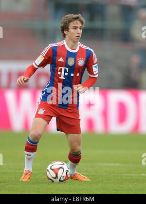 Unterhaching, Germania. Il 6 ottobre, 2014. Monaco di Baviera è Gianluca Gaudino in azione durante la birreria Paulaner Cup 2014 finale tra FC Bayern Monaco di Baviera e il ventilatore del team 'Paulaner Traumelf' a Alpenbauer Sportpark in Unterhaching (Baviera), Germania, 06 ottobre 2014. Credito: dpa picture alliance/Alamy Live News Foto Stock