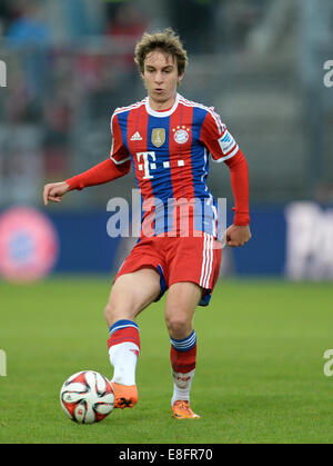 Unterhaching, Germania. Il 6 ottobre, 2014. Monaco di Baviera è Gianluca Gaudino in azione durante la birreria Paulaner Cup 2014 finale tra FC Bayern Monaco di Baviera e il ventilatore del team 'Paulaner Traumelf' a Alpenbauer Sportpark in Unterhaching (Baviera), Germania, 06 ottobre 2014. Credito: dpa picture alliance/Alamy Live News Foto Stock