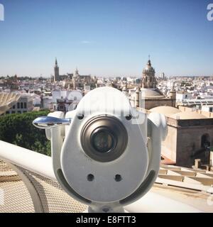 Binocolo a gettoni presso un punto di osservazione, Siviglia, Andalusia, Spagna Foto Stock