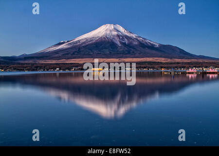 Giappone, vista del Monte Fuji Foto Stock