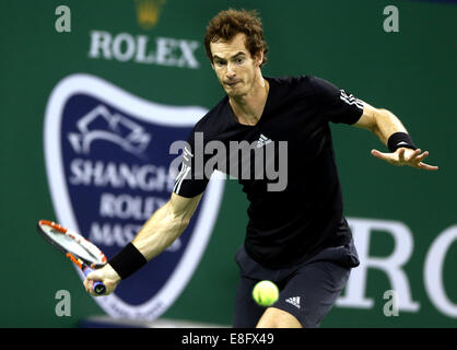 Shanghai, Cina. Il 7 ottobre, 2014. La Gran Bretagna di Andy Murray restituisce la sfera durante gli uomini singoli match contro la Russia Teymuraz Gabashvili presso il Masters di Shanghai il torneo di tennis a Shanghai in Cina orientale, il 7 ottobre, 2014. Credit: ventola Jun/Xinhua/Alamy Live News Foto Stock