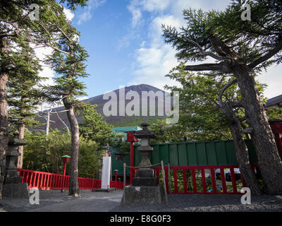 Climbing Mt. Fuji, Giappone - Vista del Fuji dal santuario Komitake al Fuji Subaru Linea 5 Stazione (Yoshida Trail) Foto Stock