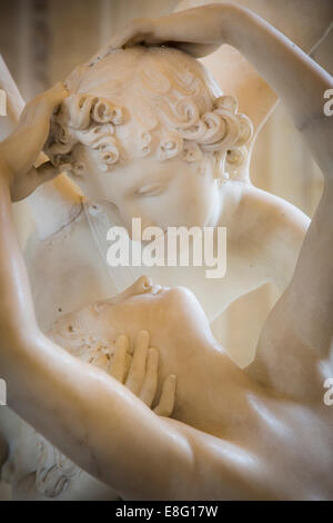 La scultura di Antonio Canova "Psiche rivived by Cupid's Kiss" Musee du Louvre, Parigi Francia Foto Stock