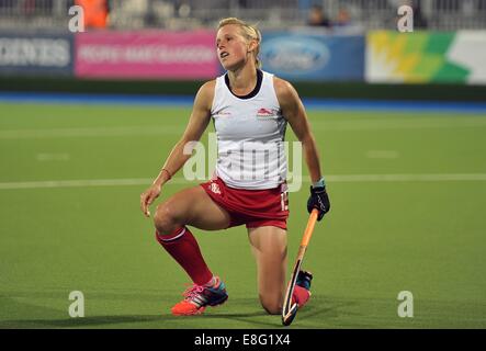 Alex Danson (ITA) guarda sconsolato dopo manca la sua pena. Australia (AUS) v Inghilterra (ITA). Womens gold medal match. Hockey. Gl Foto Stock