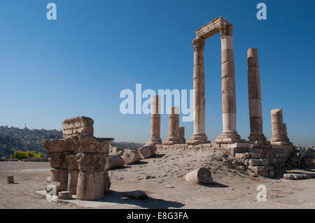 Giordania, Medio Oriente: le rovine del tempio di Ercole, la più importante struttura romana nella cittadella di Amman, uno della città nucleo originale Foto Stock