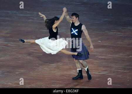 Sophie Martin e Christopher Harrison della Scottish Ballet. Cerimonia di apertura - Celtic Park - Glasgow Scotland Regno Unito - 230714 - Foto Stock