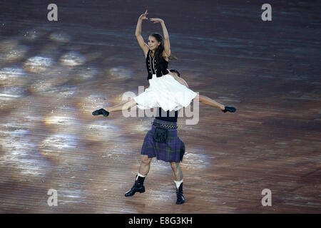 Sophie Martin e Christopher Harrison della Scottish Ballet. Cerimonia di apertura - Celtic Park - Glasgow Scotland Regno Unito - 230714 - Foto Stock